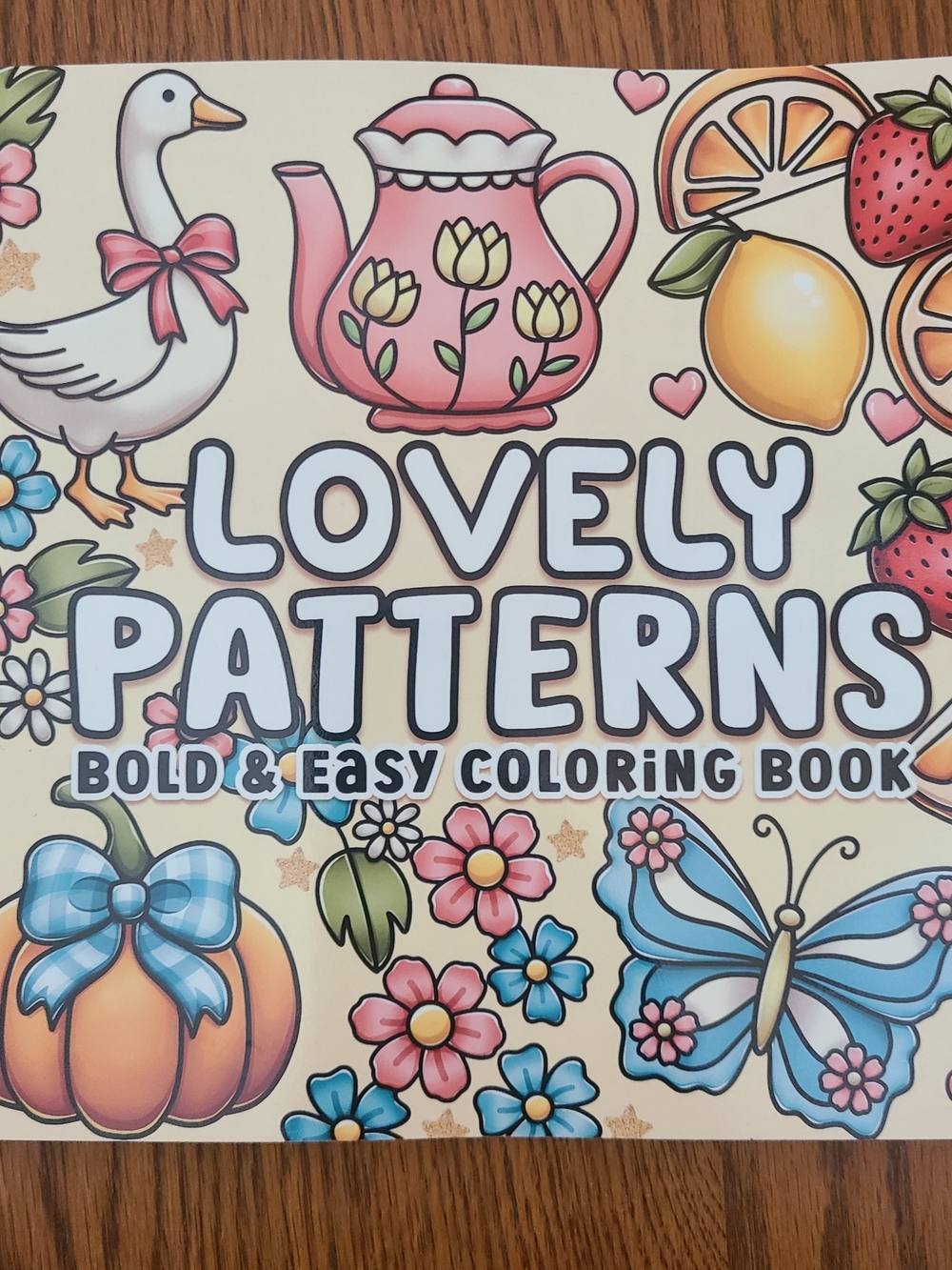 SOLD - Bundle - Lovely Patterns Coloring Book W/ Crayola & Glitter Markers - Picture 4 of 10